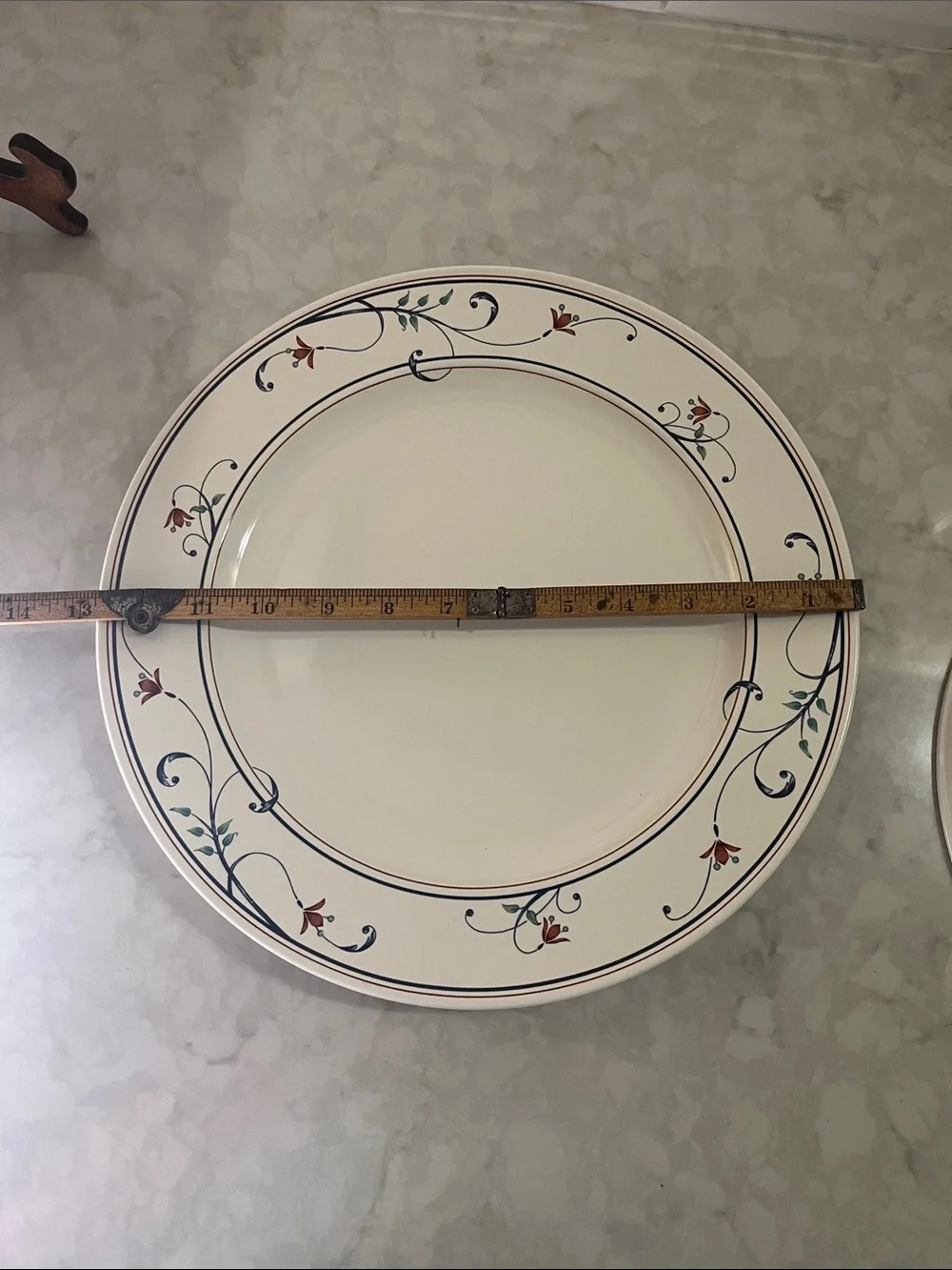 MIKASA Intaglio Annette Round Platter and dip plate